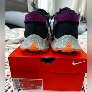 W NIKE PEGASUS TRAIL 2, Size 8